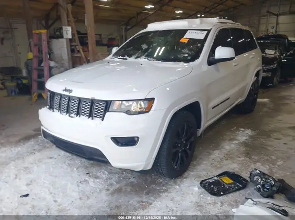 1C4RJFAG0HC886107 2017 JEEP GRAND CHEROKEE - Image 2