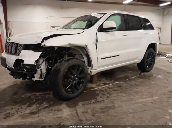 1C4RJFAG0JC137622 2018 JEEP GRAND CHEROKEE - Image 2