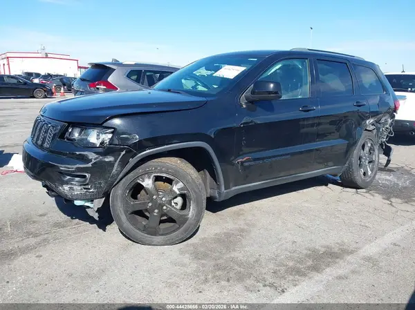 1C4RJFAG0JC353079 2018 JEEP GRAND CHEROKEE - Image 2