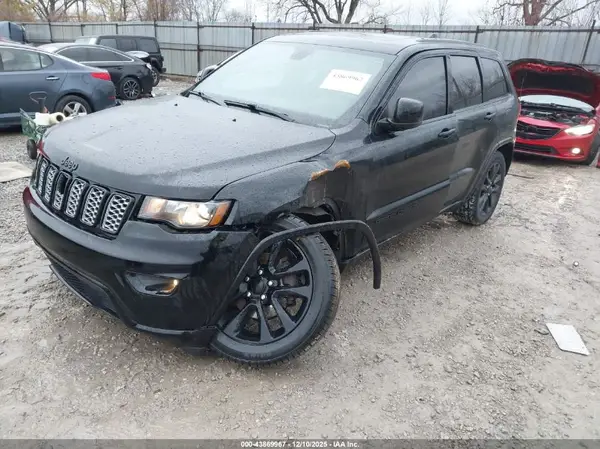 1C4RJFAG1HC704513 2017 JEEP GRAND CHEROKEE - Image 2