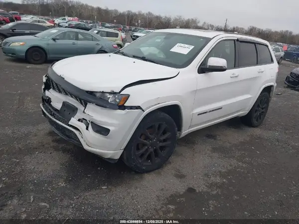 1C4RJFAG1HC767577 2017 JEEP GRAND CHEROKEE - Image 2