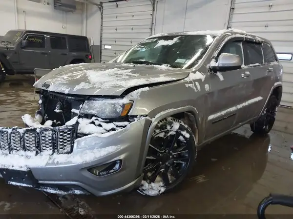 1C4RJFAG1HC919437 2017 JEEP GRAND CHEROKEE - Image 2