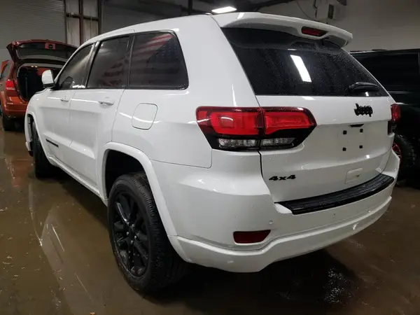 1C4RJFAG1JC124233 2018 JEEP GRAND CHEROKEE - Image 2