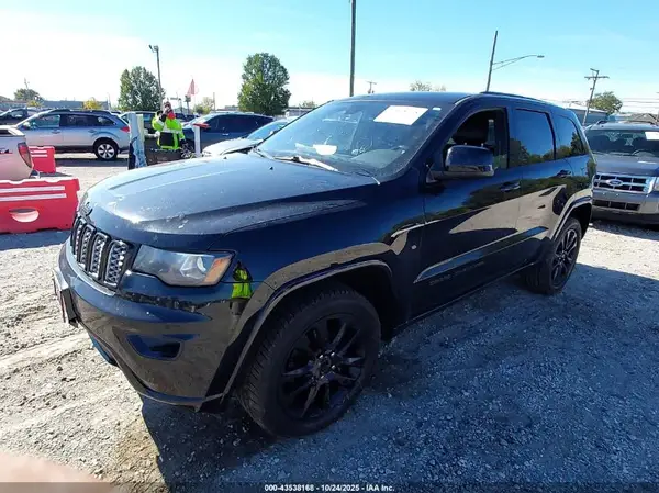 1C4RJFAG1JC138570 2018 JEEP GRAND CHEROKEE - Image 2