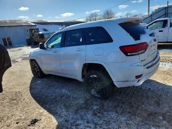 1C4RJFAG2JC122815 2018 JEEP GRAND CHEROKEE - Image 2