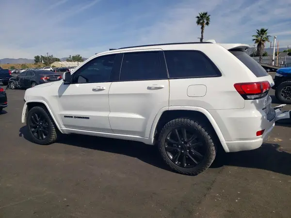 1C4RJFAG2JC469318 2018 JEEP GRAND CHEROKEE - Image 2
