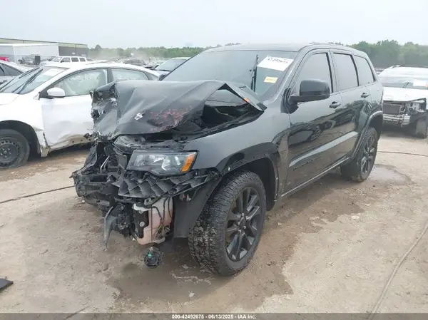1C4RJFAG3HC794067 2017 JEEP GRAND CHEROKEE - Image 2