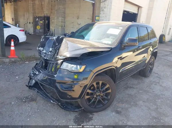 1C4RJFAG3HC922128 2017 JEEP GRAND CHEROKEE - Image 2