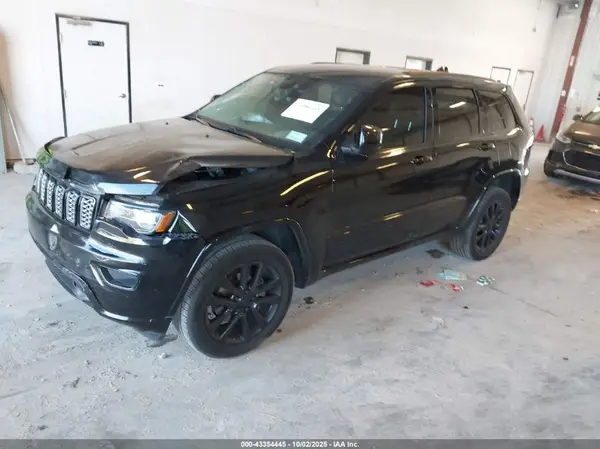 1C4RJFAG3JC137467 2018 JEEP GRAND CHEROKEE - Image 2