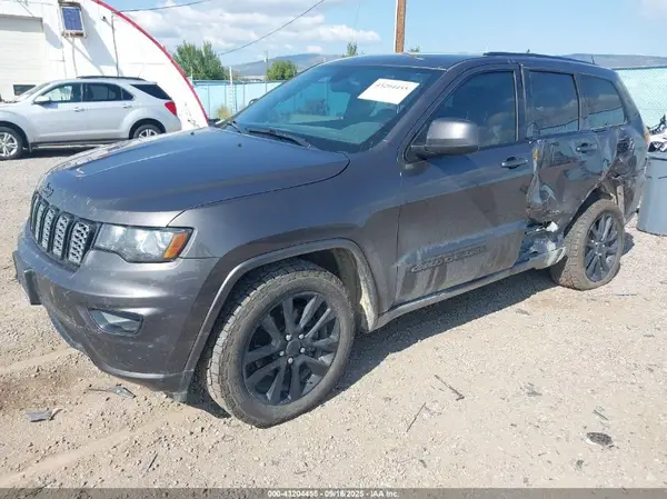 1C4RJFAG3JC174969 2018 JEEP GRAND CHEROKEE - Image 2
