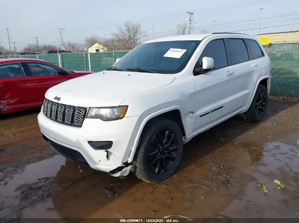 1C4RJFAG3JC241005 2018 JEEP GRAND CHEROKEE - Image 2