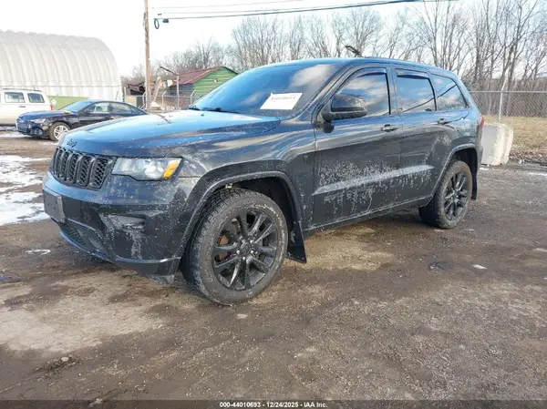 1C4RJFAG3JC357983 2018 JEEP GRAND CHEROKEE - Image 2