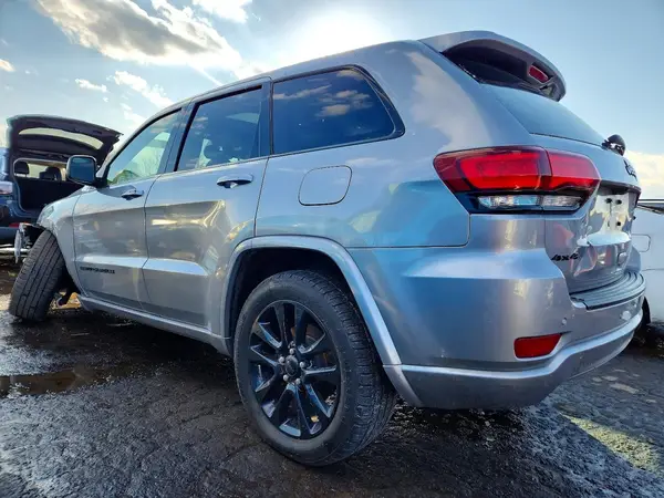 1C4RJFAG3JC469179 2018 JEEP GRAND CHEROKEE - Image 2