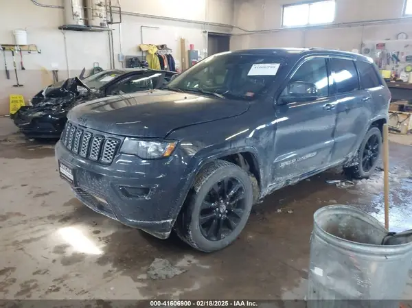 1C4RJFAG4HC821275 2017 JEEP GRAND CHEROKEE - Image 2
