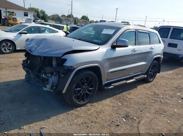 1C4RJFAG5HC701856 2017 JEEP GRAND CHEROKEE - Image 2
