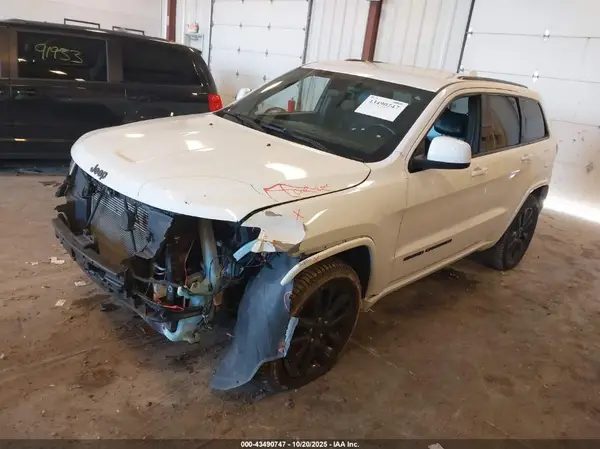 1C4RJFAG5HC865804 2017 JEEP GRAND CHEROKEE - Image 2
