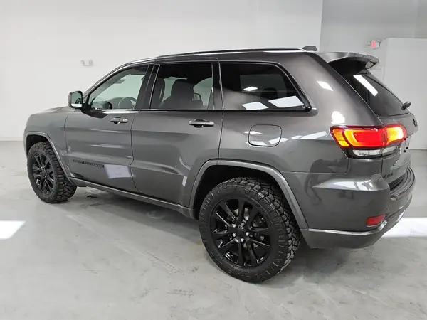 1C4RJFAG5HC932501 2017 JEEP GRAND CHEROKEE - Image 2