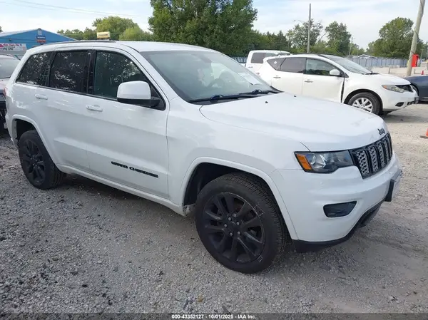1C4RJFAG5HC932630 2017 JEEP GRAND CHEROKEE - Image 1