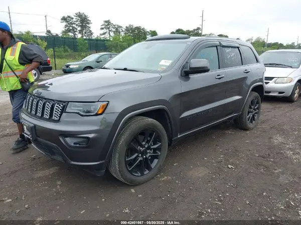 1C4RJFAG6LC240806 2020 JEEP GRAND CHEROKEE - Image 2