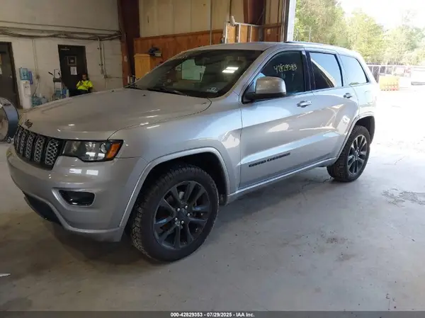 1C4RJFAG7HC700627 2017 JEEP GRAND CHEROKEE - Image 2