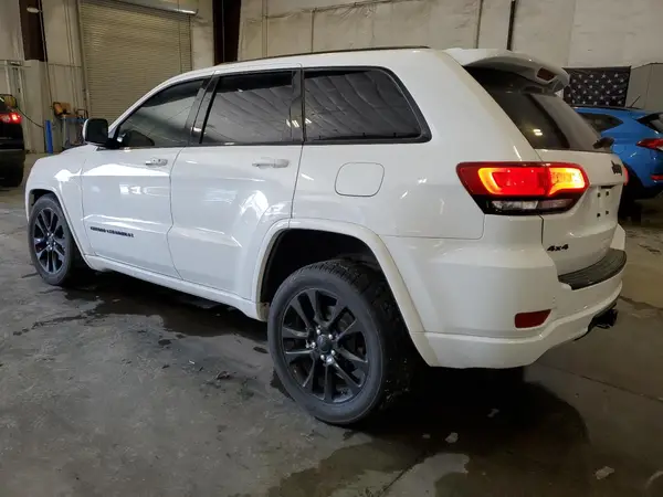 1C4RJFAG7JC123944 2018 JEEP GRAND CHEROKEE - Image 2