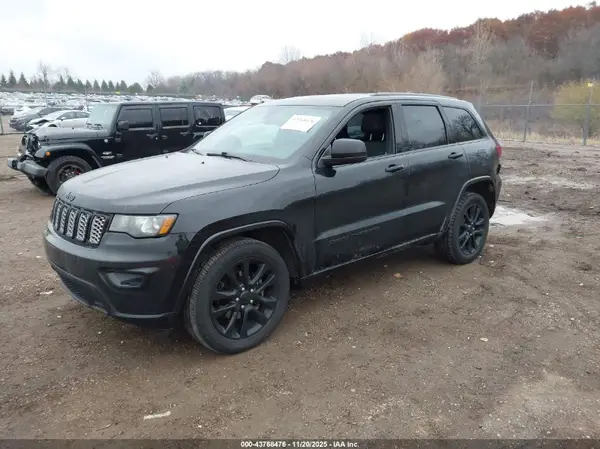 1C4RJFAG8HC767513 2017 JEEP GRAND CHEROKEE - Image 2