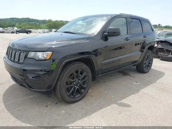 1C4RJFAG8HC867174 2017 JEEP GRAND CHEROKEE - Image 2
