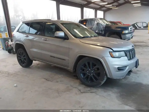 1C4RJFAG8JC390185 2018 JEEP GRAND CHEROKEE - Image 1