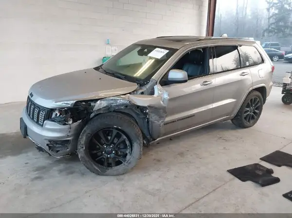 1C4RJFAG8JC390185 2018 JEEP GRAND CHEROKEE - Image 2