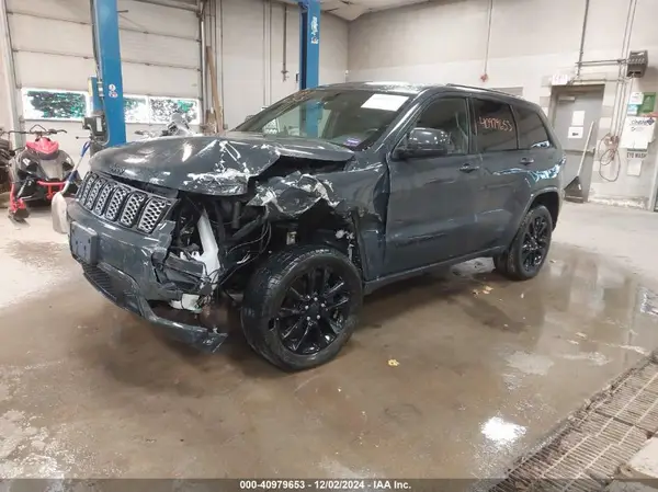 1C4RJFAG8JC420981 2018 JEEP GRAND CHEROKEE - Image 2
