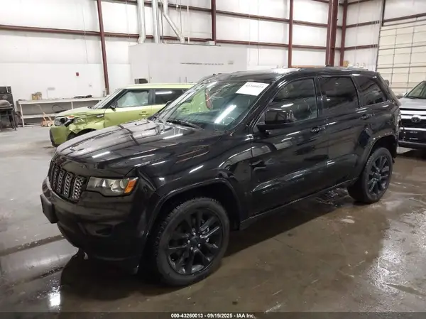 1C4RJFAG9HC866485 2017 JEEP GRAND CHEROKEE - Image 2