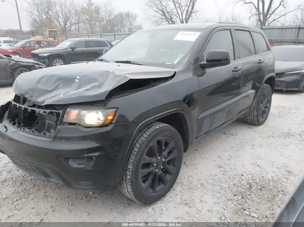 1C4RJFAG9JC360192 2018 JEEP GRAND CHEROKEE - Image 2
