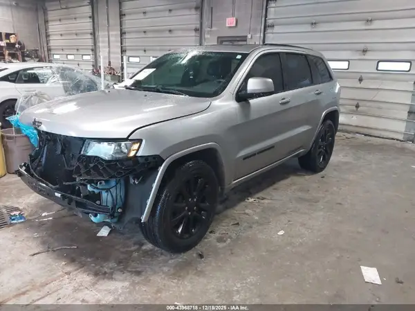 1C4RJFAGXHC821698 2017 JEEP GRAND CHEROKEE - Image 2