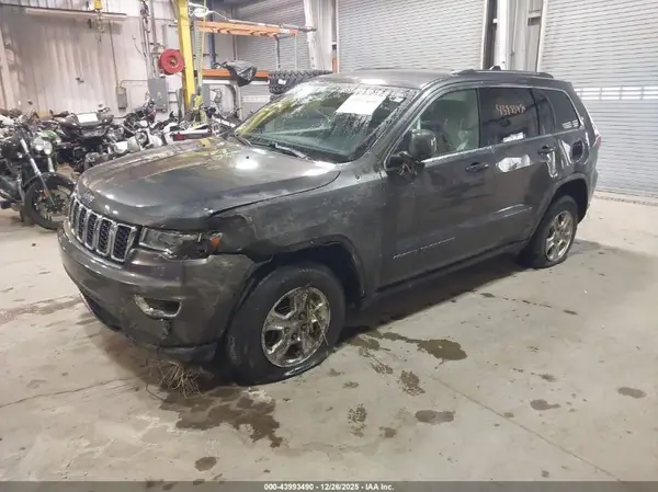 1C4RJFAGXHC963159 2017 JEEP GRAND CHEROKEE - Image 2