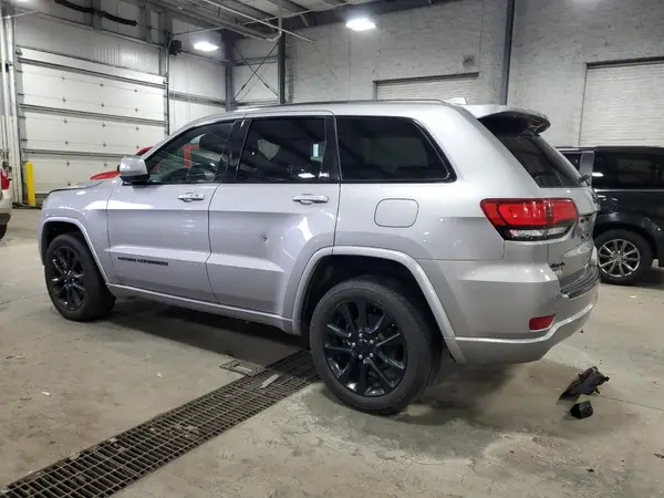 1C4RJFAGXJC303094 2018 JEEP GRAND CHEROKEE - Image 2