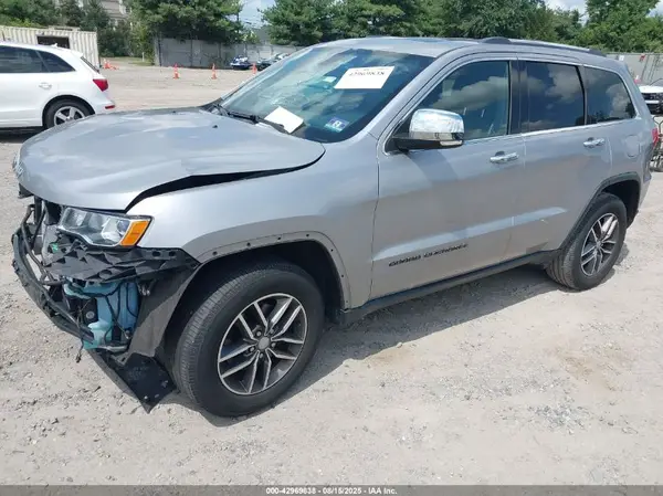 1C4RJFBG0HC670773 2017 JEEP GRAND CHEROKEE - Image 2