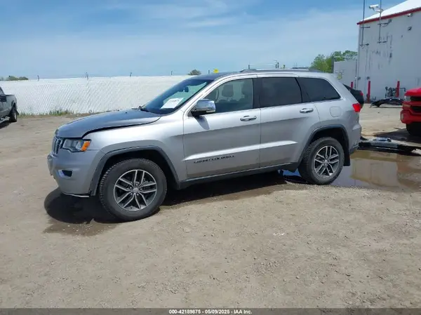 1C4RJFBG1JC268587 2018 JEEP GRAND CHEROKEE - Image 2