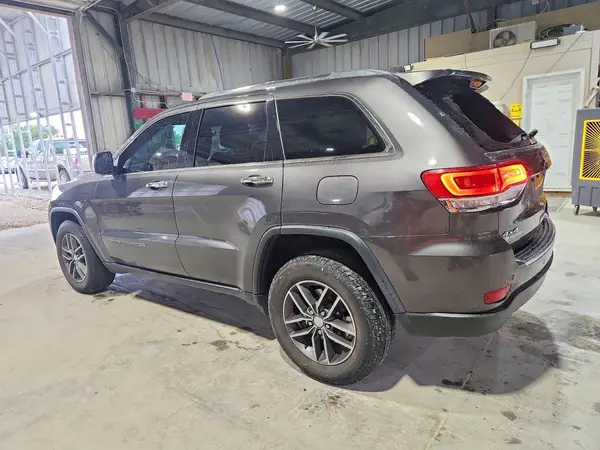 1C4RJFBG2HC635216 2017 JEEP GRAND CHEROKEE - Image 2