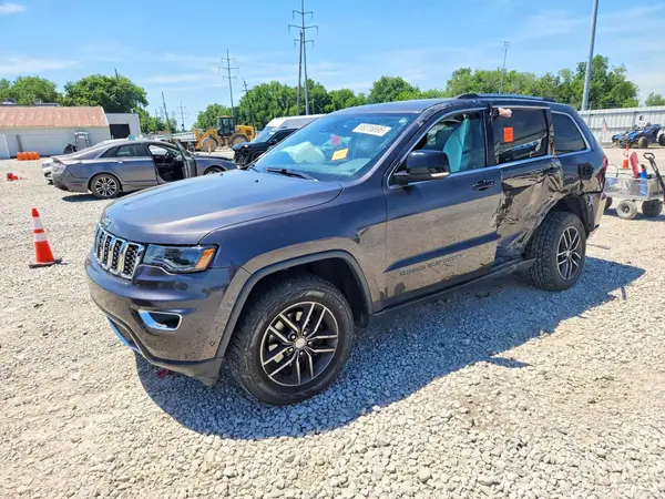 1C4RJFBG4JC106811 2018 JEEP GRAND CHEROKEE - Image 1