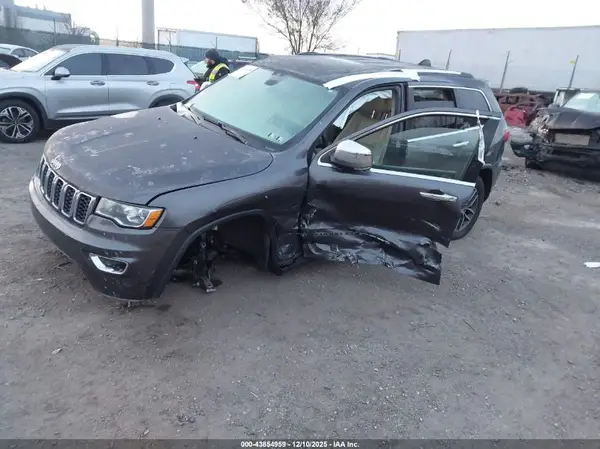 1C4RJFBG5JC399537 2018 JEEP GRAND CHEROKEE - Image 2