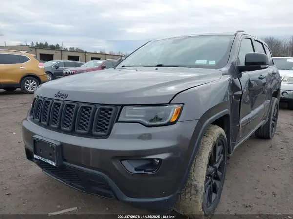 1C4RJFBG5JC417633 2018 JEEP GRAND CHEROKEE - Image 2