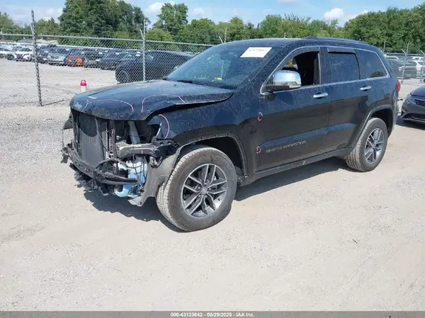 1C4RJFBG6HC918556 2017 JEEP GRAND CHEROKEE - Image 2