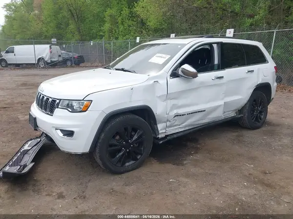 1C4RJFBG8HC902584 2017 JEEP GRAND CHEROKEE - Image 2