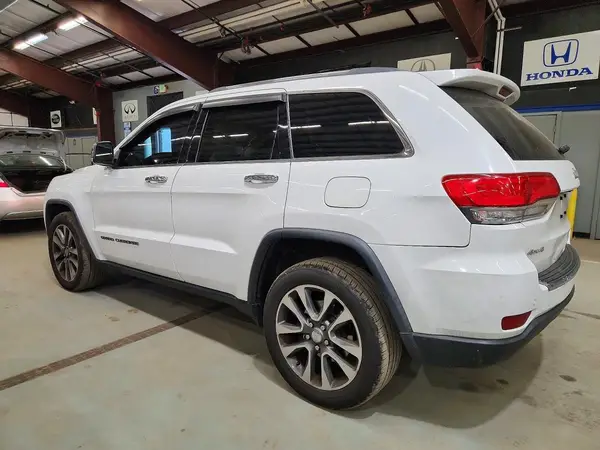 1C4RJFBG8JC122574 2018 JEEP GRAND CHEROKEE - Image 2