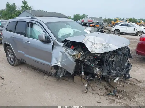 1C4RJFBG8JC244125 2018 JEEP GRAND CHEROKEE - Image 1