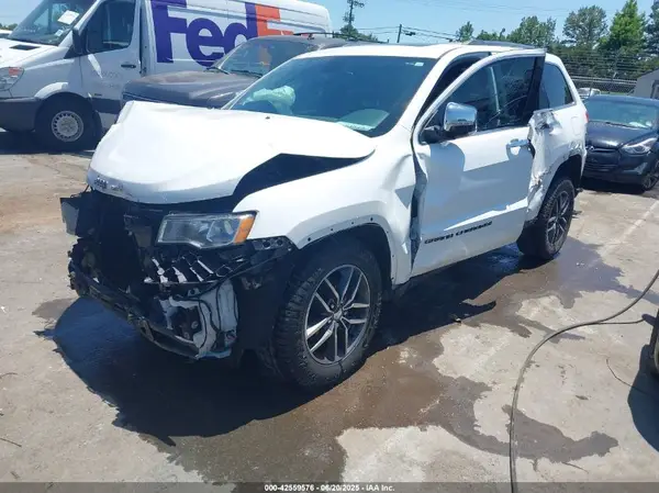 1C4RJFBG8JC388077 2018 JEEP GRAND CHEROKEE - Image 2