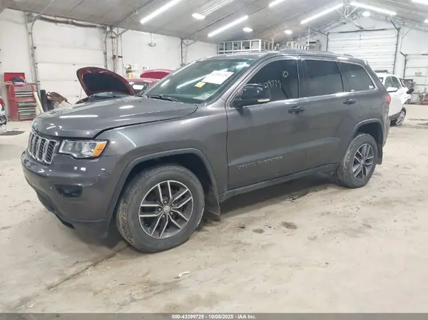 1C4RJFBGXHC844428 2017 JEEP GRAND CHEROKEE - Image 2