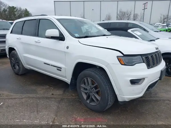 1C4RJFBT6HC677790 2017 JEEP GRAND CHEROKEE - Image 1