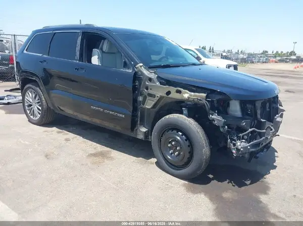1C4RJFJT0HC749360 2017 JEEP GRAND CHEROKEE - Image 1