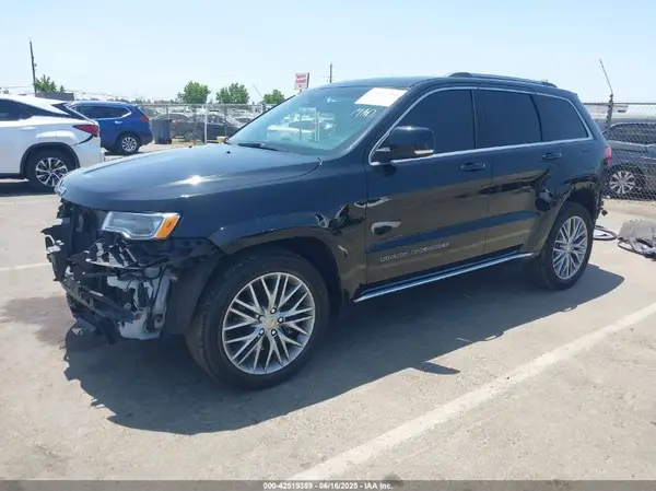 1C4RJFJT0HC749360 2017 JEEP GRAND CHEROKEE - Image 2
